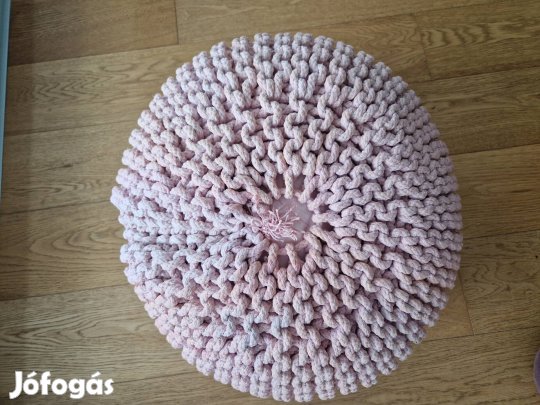 Horgolt rózsaszín puff