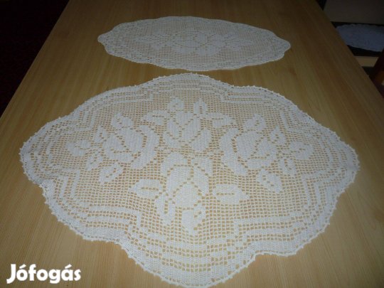 Horgolt terítő pár, hasonló mintával 50x60 cm, 28x51 cm