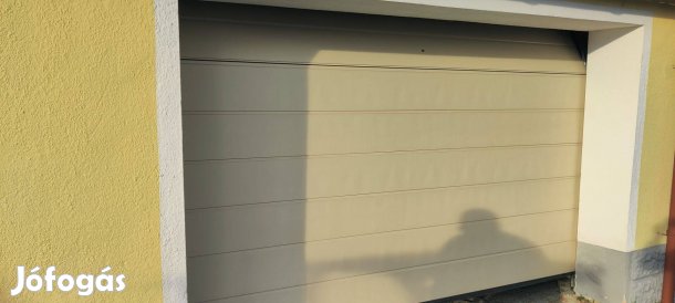 Hörmann szekcionált garázskapu 425x212