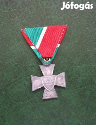 Horthy Nemzetvédelmi kereszt 1940 hadifém kitüntetés eredeti mellszala