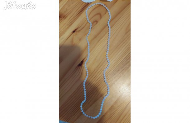 Hosszú, fehér apró gyöngynyaklánc