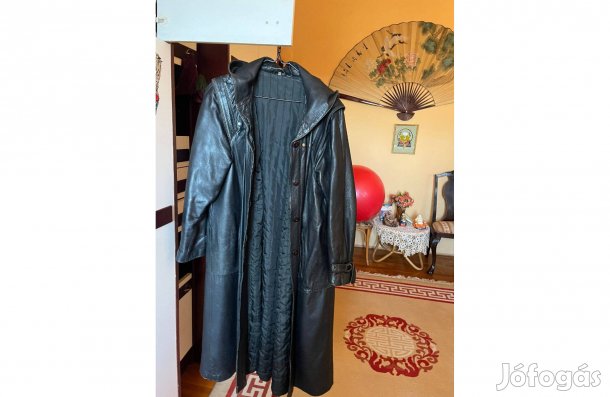 Hosszú bőrkabát