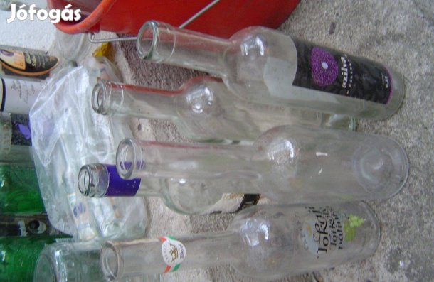 Hosszú nyakú üvegek