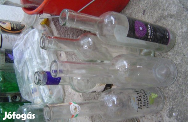 Hosszú nyakú üvegek