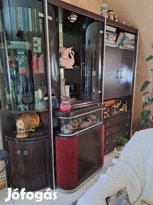 Hosszú szekrénysor