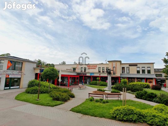 Hosszú távra kiadó 60 nm-es üzlethelyiség Ajka szívében, a Héliosz üzl
