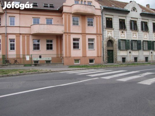 Hosszú távra kiadó sokoldalúan hasznosítható iroda/üzlet Szombathelyen