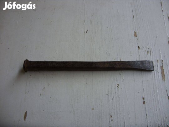 Hosszú véső kovácsolt acélból