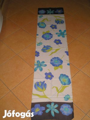 Hosszúkás alakú szép kékes virágokkal női vékony sál stóla