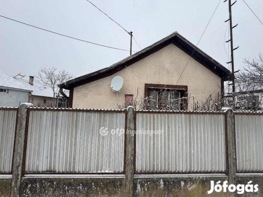 Hosszúpályii 40 nm-es ház eladó