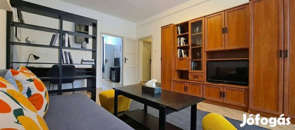 Hosszútávra kiadó felújított, 2 szobás lakás Egerben (belváros közeli,