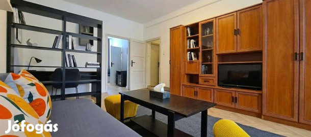 Hosszútávra kiadó felújított, 2 szobás lakás Egerben (belváros közeli,