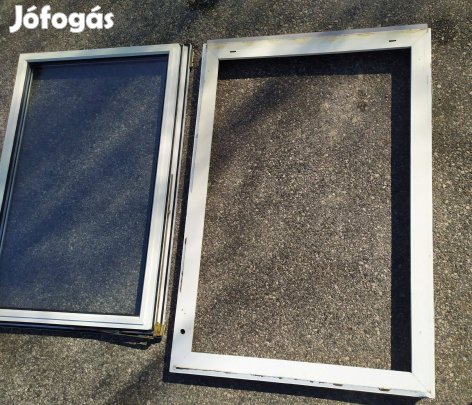 Hőszigetelt K1, bontott műanyag ablak 90x130 méretű