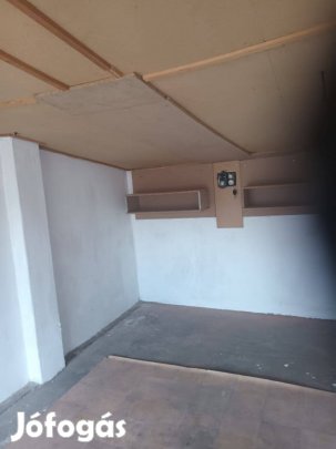 Hőszigetelt, kultúrált garázs