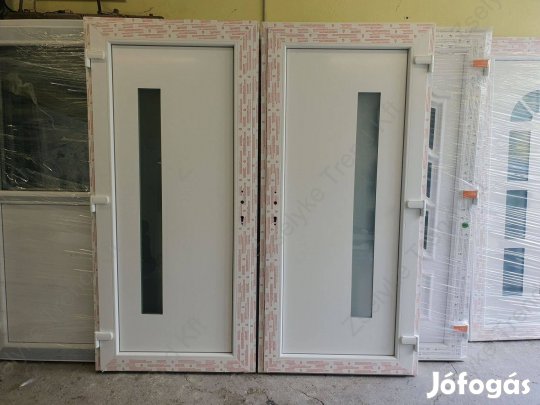 Hőszigetelt kültéri bejárati ajtó új akár kifele nyílóban is