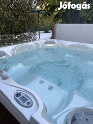 Hot Spring Jakuzzi 