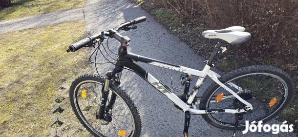 Ht Peggy 43 váz 26"kerekmeretű 