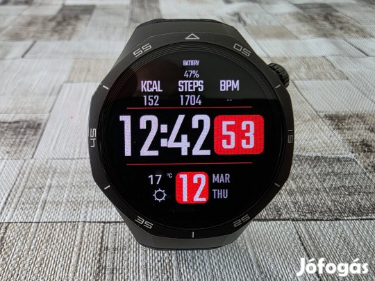 Huawei Wats GT5 pro 46 mm makulátlan Médiában lett vásárolva. 