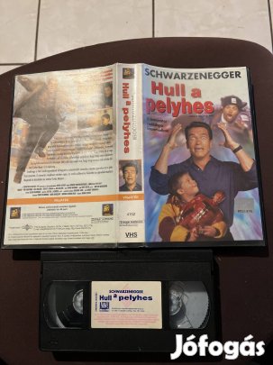 Hull a pelyhes vigjáték nagytok Arnold. 