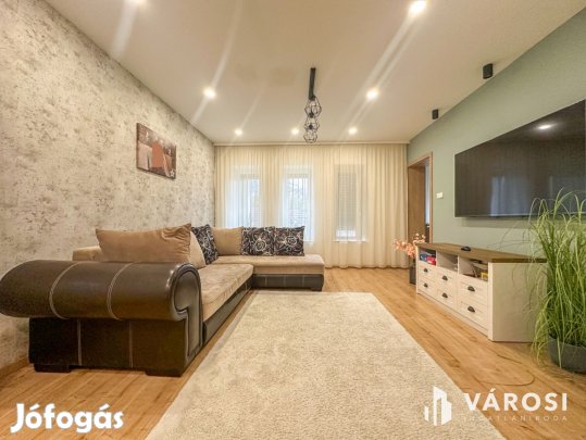 Hunyadi krt.-on felújított családi ház eladó!