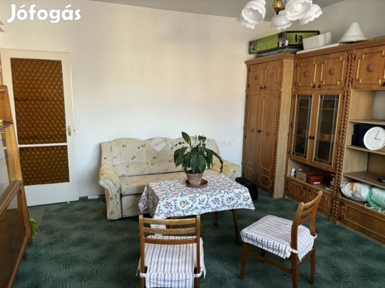 Hunyadivárosi 1. emeleti tégla lakás