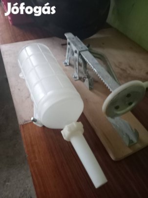 Hurka-kolbász töltő jól működik. Posta az árban. Előre utalás után. 