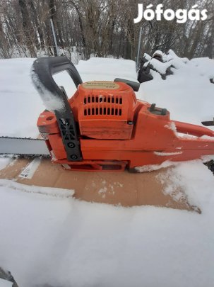 Husqvarna 137 láncfűrész.
