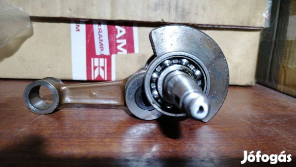 Husqvarna 2100 CD típusú benzines láncfűrész, motorfűrész alkatrész. 