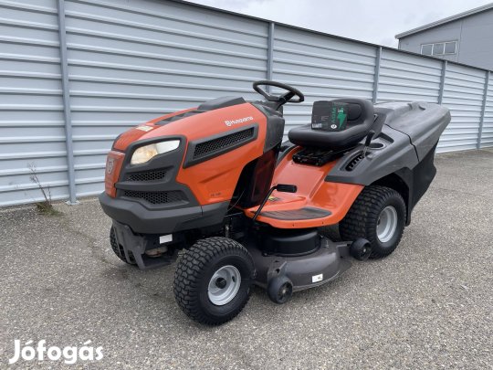 Husqvarna 2hengeres fűnyíró traktor fűnyírótraktor