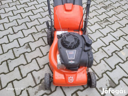 Husqvarna : Briggs motoros - önjáró + gyűjtős fűnyíró