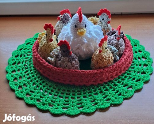 Húsvéti asztali dísz kosárban