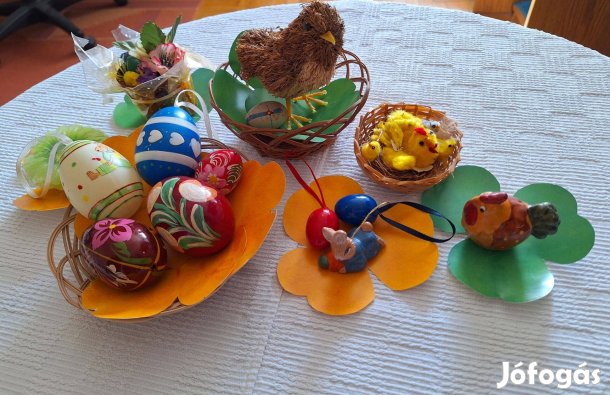 Húsvéti dísztojások, kis kerámia nyuszi, tyúk, stb. együtt 1000 Ft