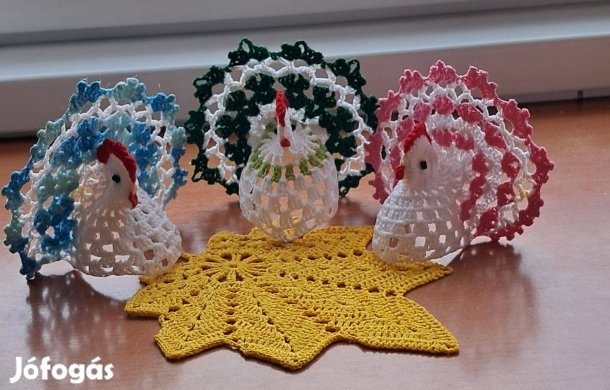 Húsvéti horgolt tyúk 3 db falevél terítővel