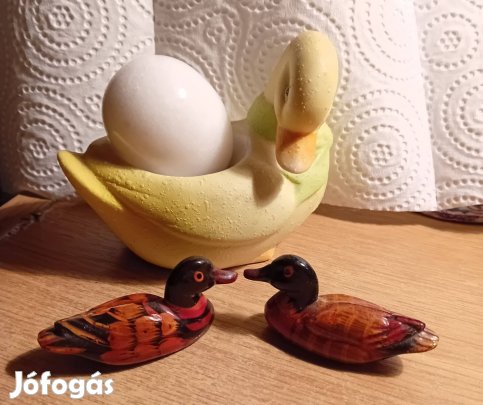 Húsvéti kacsa márvány tojással és márvány kacsa pár