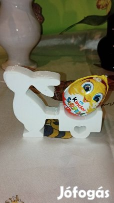 Húsvéti nyuszi tojástartó kisszekerrel 