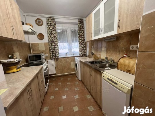 Hűtő-fűtő klímával felszerelt szigetelt lakás eladó Várpalota