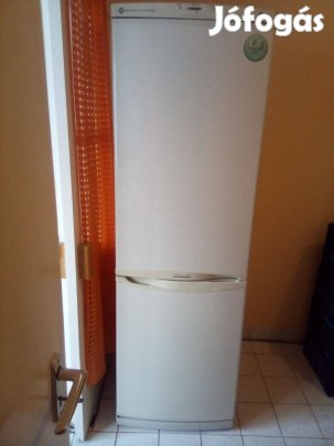 Hűtőgép fagyasztóval