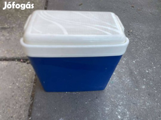 Hűtőláda műanyag közepes 37/22cm magasság 40cm