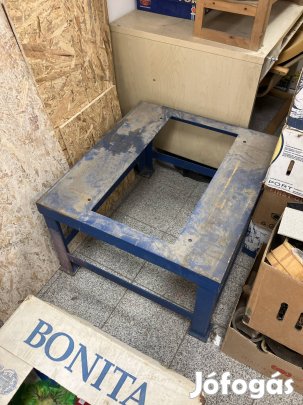 Hűtőszekrény állvány