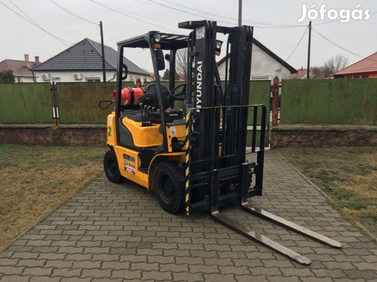 Hyundai 25L-7A gázos 2.5 tonnás triplex szabad emelésű