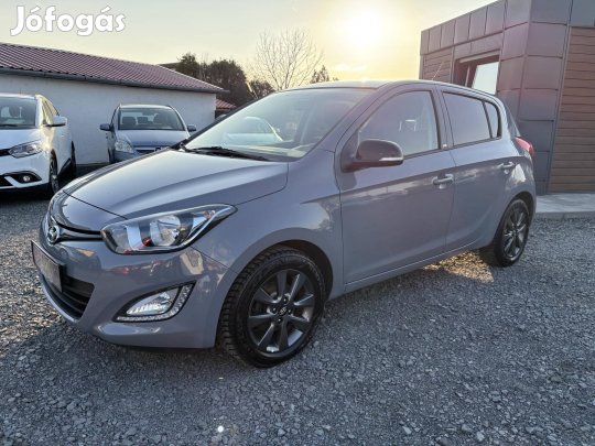 Hyundai I20 1.25 Go! Brasil Vezetett szervizkön...