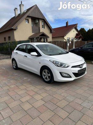 Hyundai I30 1.4i Life Garantált 104600km! Végig...