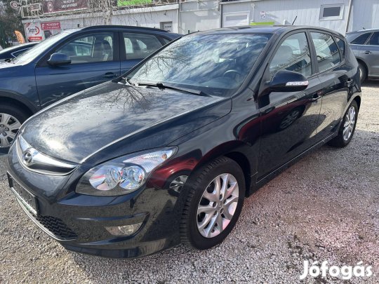 Hyundai I30 1.6 CRDi LP Comfort Szervizkönyv