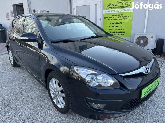 Hyundai I30 1.6 CRDi LP Comfort Szervizkönyv