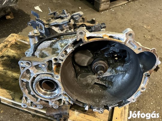 Hyundai Ix35 20Crdi 4WD kezivaltó SB35J