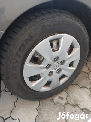Hyundai Kia Mazda 15" acél felni újszerű téli gumival