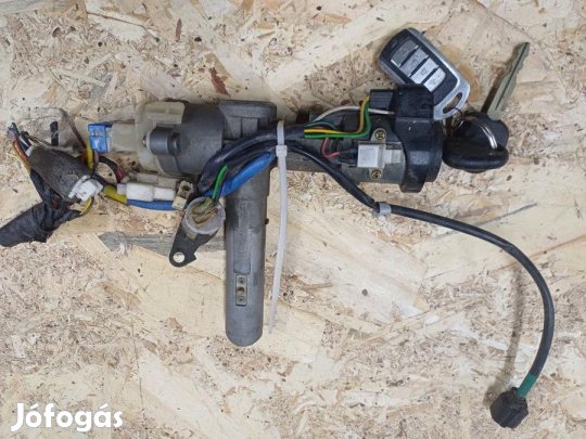 Hyundai Trajet (2001-2008) Gyújtáskapcsoló 2db Kulcs Bal Első Ajtó Zá