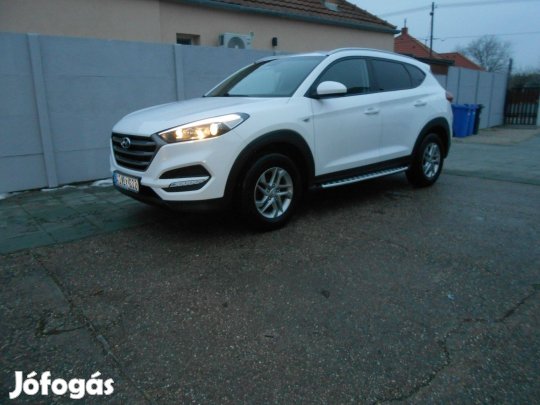 Hyundai Tucson 1.6 benzin, navigáció, tolatókamera, sérülésmentes