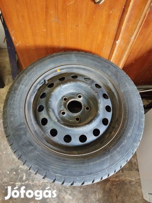 Hyundai / Kia 15" gyári lemezfelnik gumival