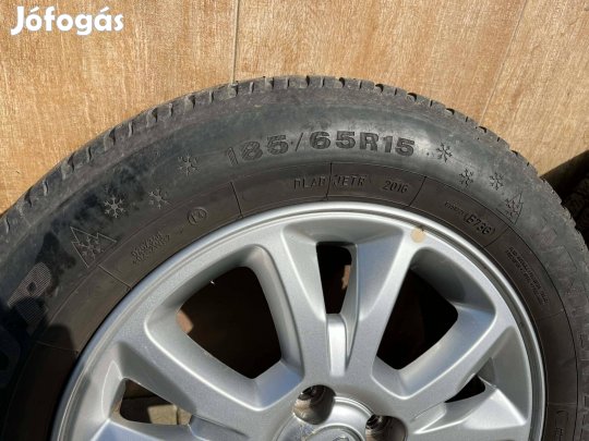 Hyundai alukerekek 185/65/R15 téli gumikkal eladó
